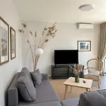 Ivis House - Cozy Seaside At 