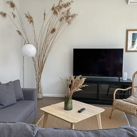 Ivis House - Cozy Seaside At 