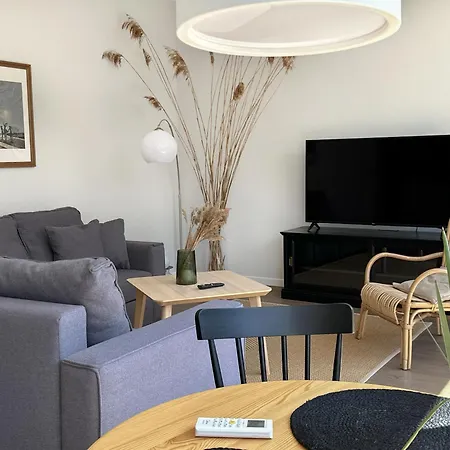 Ivis House - Cozy Seaside At 