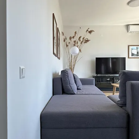 Ivis House - Cozy Seaside At 