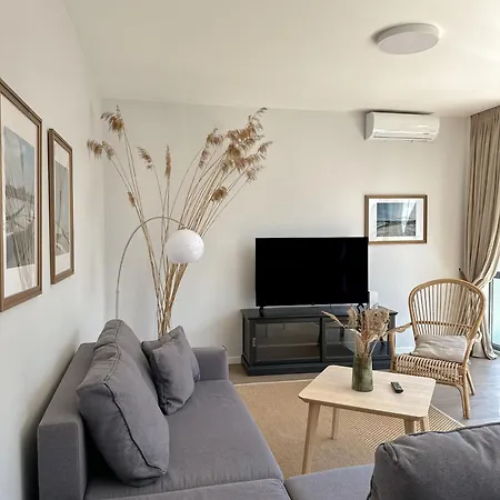 Ivis House - Cozy Seaside At 