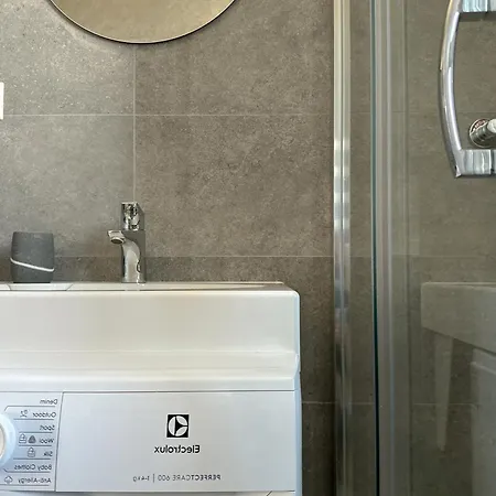 Ivis House - Cozy Seaside At 