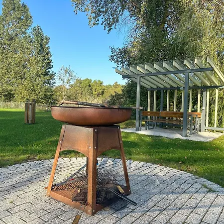 아파트 Ivis House - Cozy Seaside At 