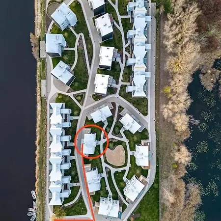 Ivis House - Cozy Seaside At 