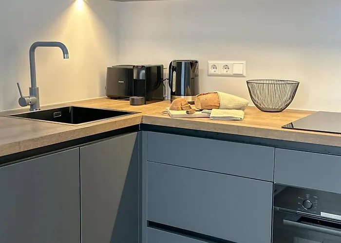 Ivis House - Cozy Seaside At 