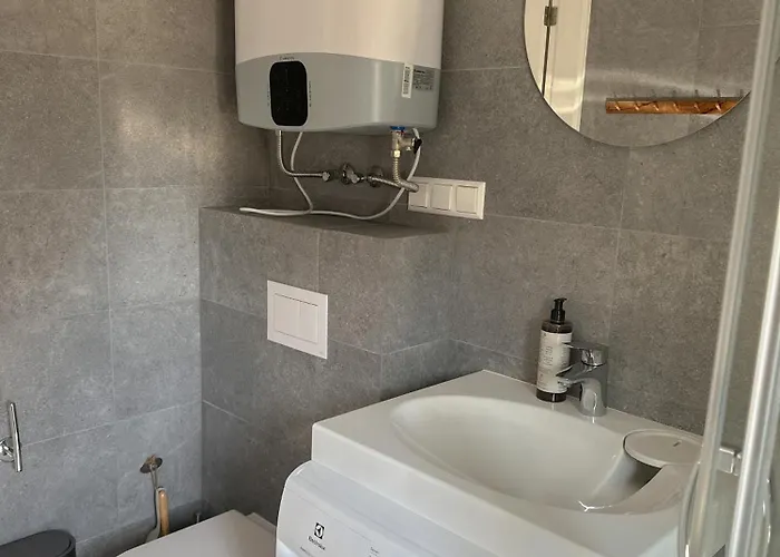 Ivis House - Cozy Seaside At 