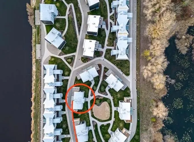 Ivis House - Cozy Seaside At 